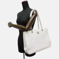 مملوكة مسبقًا Chanel White Leather CC Tote
