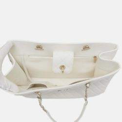 مملوكة مسبقًا Chanel White Leather CC Tote