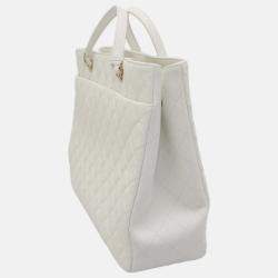 مملوكة مسبقًا Chanel White Leather CC Tote