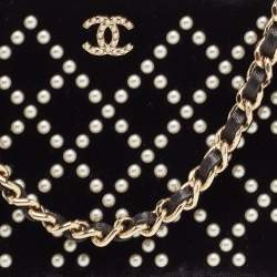 Pre Owned Chanel Black Quilted Pearl Velvet Double Zip Clutch Bag