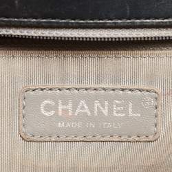 Pre Owned Chanel Black Quilted Leather New Medium Boy Shoulder Bag