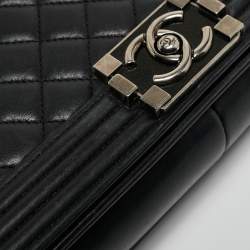 Pre Owned Chanel Black Quilted Leather New Medium Boy Shoulder Bag