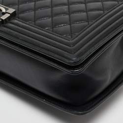 Pre Owned Chanel Black Quilted Leather New Medium Boy Shoulder Bag