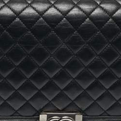 Pre Owned Chanel Black Quilted Leather New Medium Boy Shoulder Bag