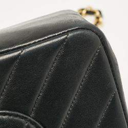 Chanel Black Chevron Leather Medium Classic Double Flap Bag