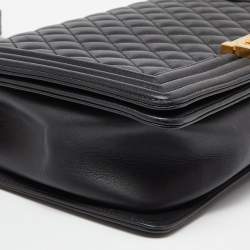 Pre Owned Chanel Black Quilted Leather New Medium Boy Shoulder Bag