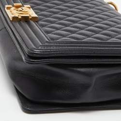 Pre Owned Chanel Black Quilted Leather New Medium Boy Shoulder Bag