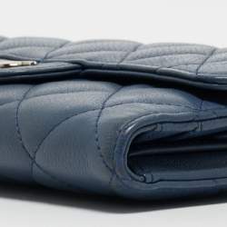 Pre Owned Chanel Blue Quilted Caviar Leather Classic Flap Wallet