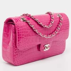 Pre Owned حقيبة شانيل كلاسيك جلد وجلد لامع أسود/ أحمر بقلاب مزدوج متوسطة