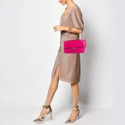 Pre Owned حقيبة شانيل كلاسيك جلد وجلد لامع أسود/ أحمر بقلاب مزدوج متوسطة