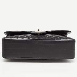 Pre Owned Chanel Black Chevron Leather Medium Classic Double Flap Bag