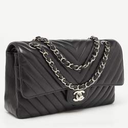 Pre Owned Chanel Black Chevron Leather Medium Classic Double Flap Bag