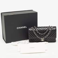 Pre Owned Chanel Black Chevron Leather Medium Classic Double Flap Bag