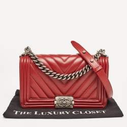Pre Owned Chanel Red Chevron Leather Medium Boy Bag