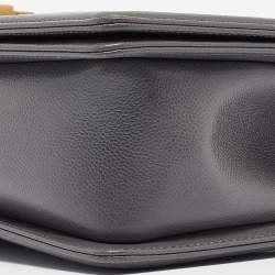 Pre Owned Chanel Grey Quilted Caviar Leather Medium Boy Flap Bag