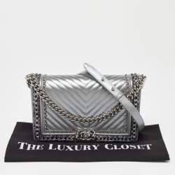 Pre Owned Chanel Silver Quilted Leather New Medium Boy Flap Bag