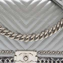 Pre Owned Chanel Silver Quilted Leather New Medium Boy Flap Bag