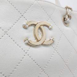 Chanel Tote & Shoulder Bag