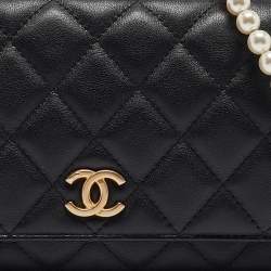 مملوكة مسبقًا Chanel Black Quilted Leather Pearl WOC Bag