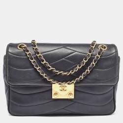 Pre Owned Chanel Navy Blue Quilted Leather Medium Pagoda Flap Bag