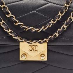Pre Owned Chanel Navy Blue Quilted Leather Medium Pagoda Flap Bag