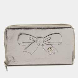 Chanel Silver Leather CC Bow Zip Around Wallet Organizer