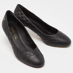 Pre Owned Chanel Black Quilted Leather CC Cap Toe Pumps Size 38.5