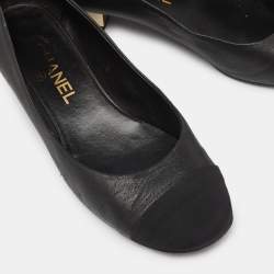 Pre Owned Chanel Black Leather and Canvas CC Cap Toe Ballet Flats Size 39