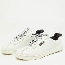 Pre Owned Chanel White/Black Leather Lace Up CC Low Top Sneakers Size 38.5
