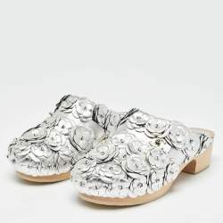 Chanel Metallic Silver Leather CC Turnlock Camellia Wood Platform Clogs Size 36.5