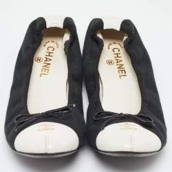 Pre Owned Chanel Black/White Canvas and Leather Bow CC Cap Toe Ballet Size 42