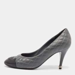 Pre Owned Chanel Grey/Black Quilted Leather CC Cap Toe Pumps Size 38