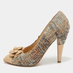 Pre Owned Chanel Grey/Beige Tweed and Patent CC Camellia Pumps Size 38.5