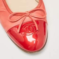 Pre Owned Chanel Red Leather and Patent CC Cap Toe Ballet Flats Size 39
