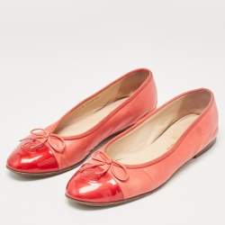 Pre Owned Chanel Red Leather and Patent CC Cap Toe Ballet Flats Size 39