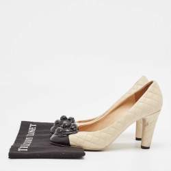 Pre Owned Chanel Cream/Black Leather Flower Pumps Size 40