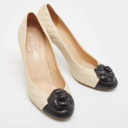 Pre Owned Chanel Cream/Black Leather Flower Pumps Size 40