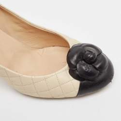 Pre Owned Chanel Cream/Black Leather Flower Pumps Size 40