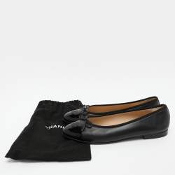 Pre Owned Chanel Black Patent and Leather CC Cap Toe Bow Ballet Flats Size 42