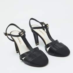 Pre Owned حذاء كعب عالي شانيل ماري جين مقدمة منفصلة سير حرف تي جلد /جلد لامع أسود سير حرف تي مقاس 37