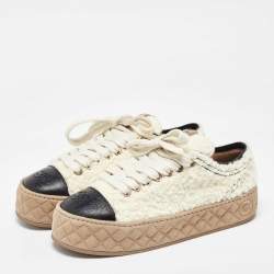 Pre Owned Chanel Beige/Black Shearling and Leather Cap Toe CC Low Top Sneakers Size 40