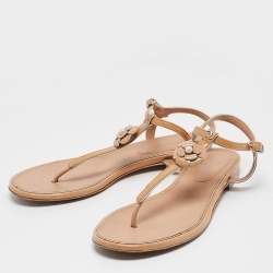 Chanel Beige Patent Leather CC Camellia Thong Flat Sandals Size 39.5