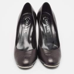 Chanel Black Leather CC Round Toe Pumps Size 38.5