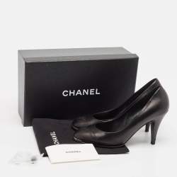 Chanel Black Leather CC Round Toe Pumps Size 38.5