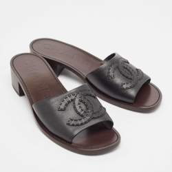 Pre Owned Chanel Black Leather CC Slide Sandals Size 39.5