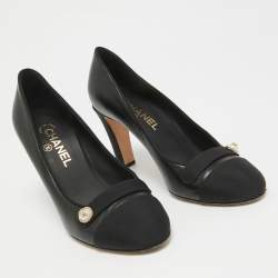 Pre Owned Chanel Black Leather and Canvas Cap Toe CC Pearl Detail Pumps Size 39