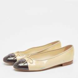 Chanel Beige/Black Patent Leather CC Ballet Flats Size 42