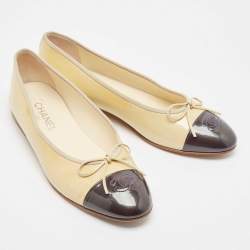 Chanel Beige/Black Patent Leather CC Ballet Flats Size 42