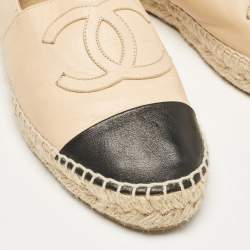Pre Owned Chanel Beige/Black Leather CC Espadrille Flats Size 38