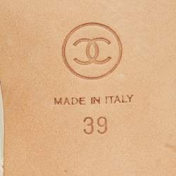 مملوكة مسبقًا Chanel Cream/Blue Leather Cap Toe CC Block Heel Slingback Sandals Size 39